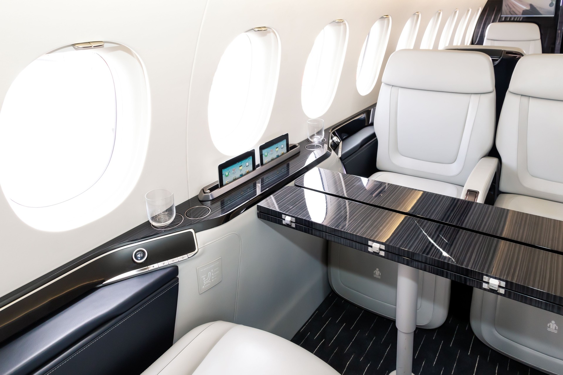 modern business jet aircraft